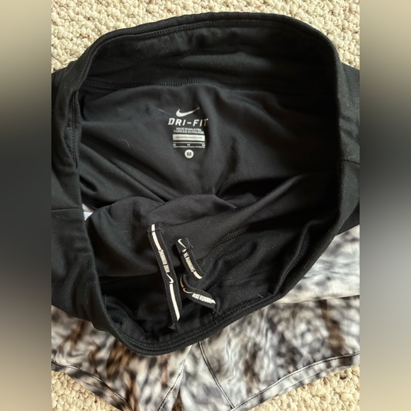 New Nike Dri-Fit Tempo Running Shorts Brief Liner Black Gray Women's Size medium - Picture 3 of 5